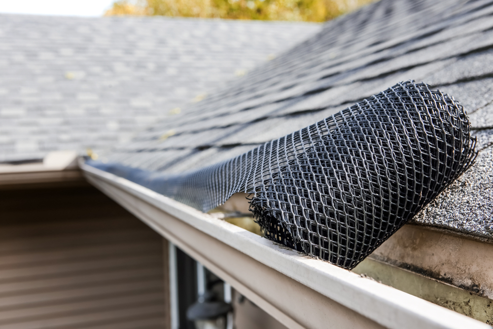 Roll,Of,Plastic,Mesh,Guard,Over,Gutter,On,A,Roof